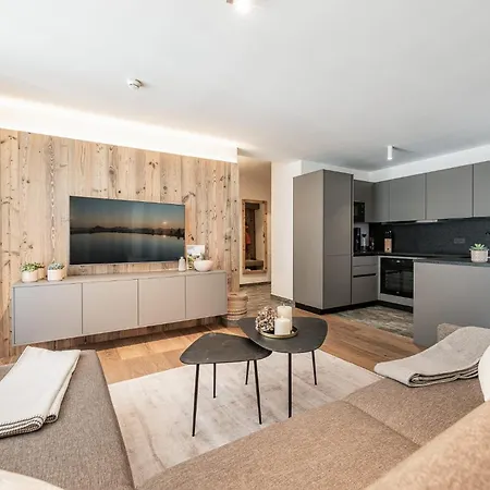 Modern Apartment With Panoramic View Neukirchen am Großvenediger Exterior photo